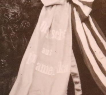 Preview: Kranzniederlegung Amerika-Deutsche am Grab des Alois Hitler